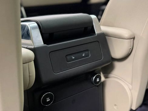 Used 2020 Land Rover Discovery SE AWD/4WD image 31