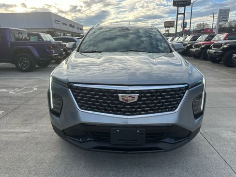 Used 2024 Cadillac XT4 Premium Luxury image 3