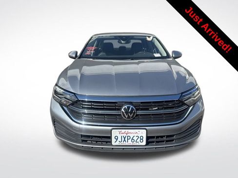 Used 2024 Volkswagen Jetta SE image 4