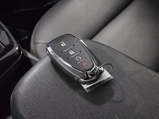 Used 2024 Chevrolet Trax RS w/ Sunroof Package FWD image 36