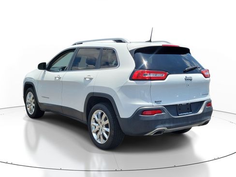 Used 2016 Jeep Cherokee Limited FWD image 4
