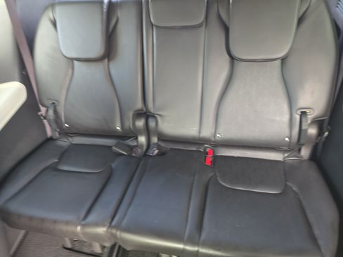 Certified 2023 Kia Carnival LX FWD image 17
