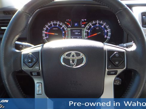 Used 2017 Toyota 4Runner SR5 Premium image 12