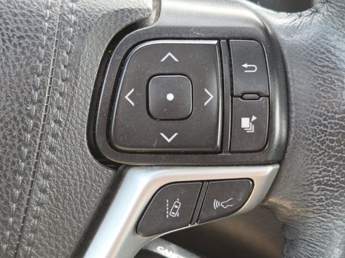 Used 2019 Toyota Sienna SE w/ SE Preferred Package AWD/4WD image 8