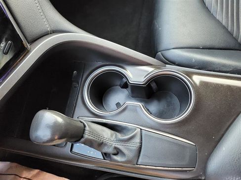 Used 2021 Toyota Camry SE FWD image 37