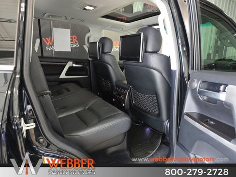 Used 2016 Toyota Land Cruiser w/ Four Season Floor Mat Package AWD/4WD image 10