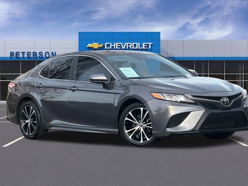 Used 2018 Toyota Camry SE image 2