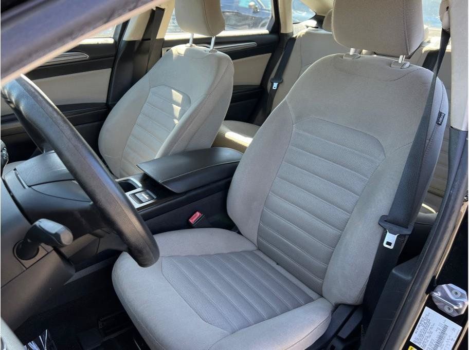 Used 2018 Ford Fusion S FWD image 8