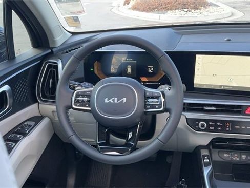 Certified 2025 Kia Sorento EX w/ EX Panoramic Sunroof Package image 27