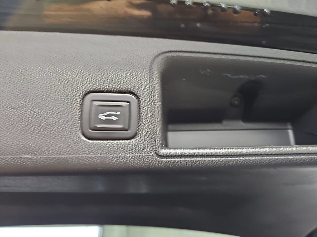 Used 2023 GMC Terrain SLT w/ Elevation Edition AWD/4WD image 13