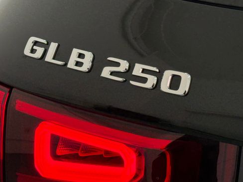 Used 2023 Mercedes-Benz GLB 250 image 21
