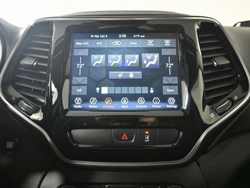 Used 2022 Jeep Cherokee Limited image 28