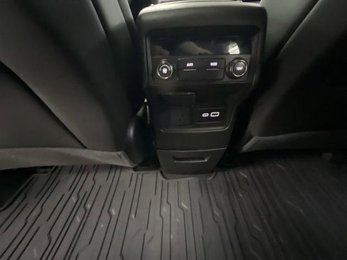 Certified 2023 GMC Acadia SLT image 22