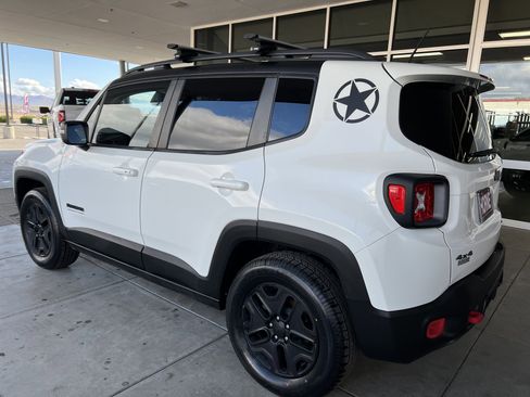 Used 2017 Jeep Renegade Trailhawk image 6