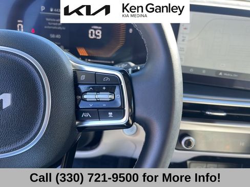 Certified 2025 Kia Sorento S image 32