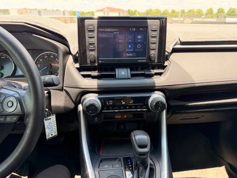 Used 2021 Toyota RAV4 LE AWD/4WD image 22