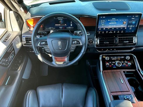 Used 2024 Lincoln Navigator L Reserve image 5