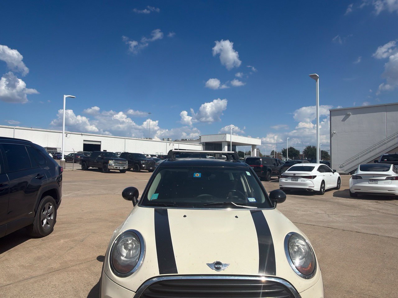 Used 2018 MINI Cooper 4-Door Hardtop FWD image 2