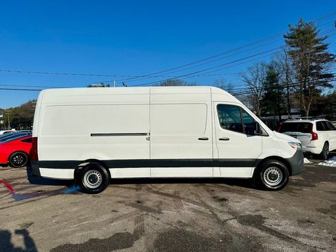 Used 2022 Mercedes-Benz Sprinter 2500 image 4