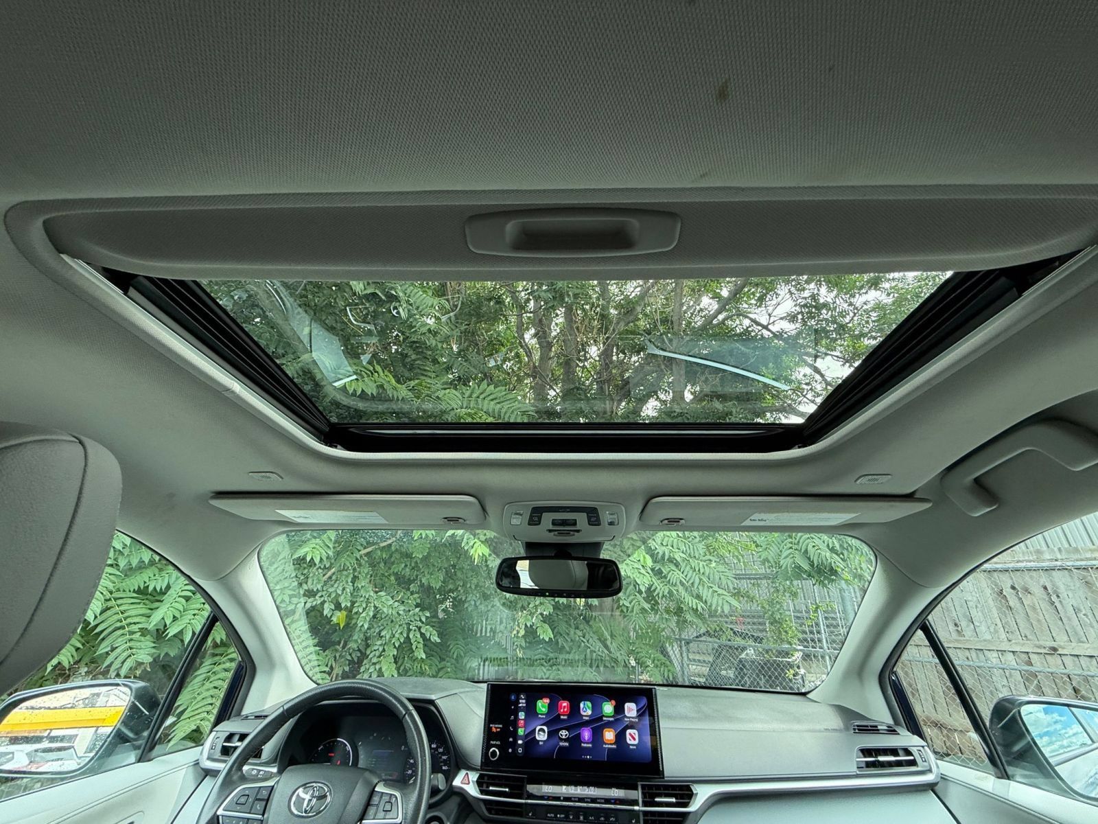 Used 2025 Toyota Sienna XLE FWD image 28