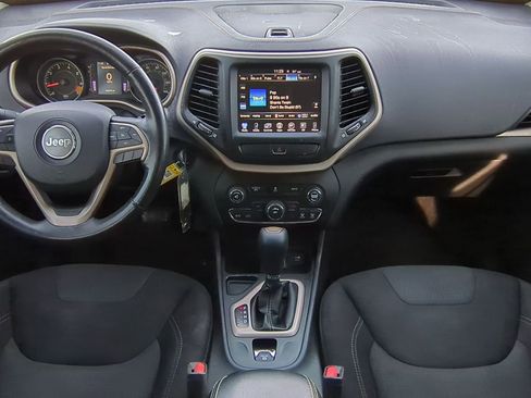 Used 2018 Jeep Cherokee Latitude w/ Cold Weather Group image 17