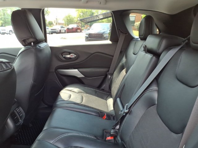 Used 2022 Jeep Cherokee Latitude AWD/4WD image 6
