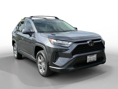 Used 2025 Toyota RAV4 LE AWD/4WD image 7