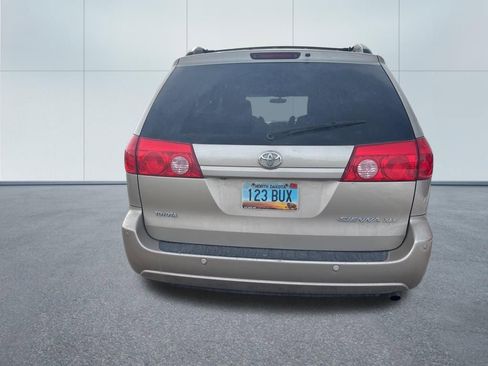 Used 2010 Toyota Sienna XLE image 7