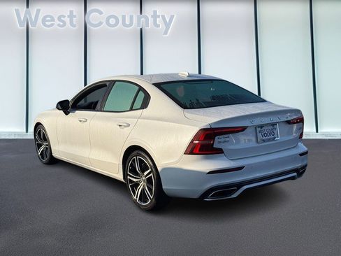 Used 2020 Volvo S60 T5 R-Design image 7