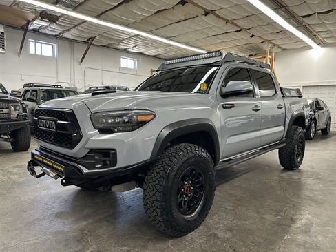 Used 2017 Toyota Tacoma TRD Pro AWD/4WD image 7