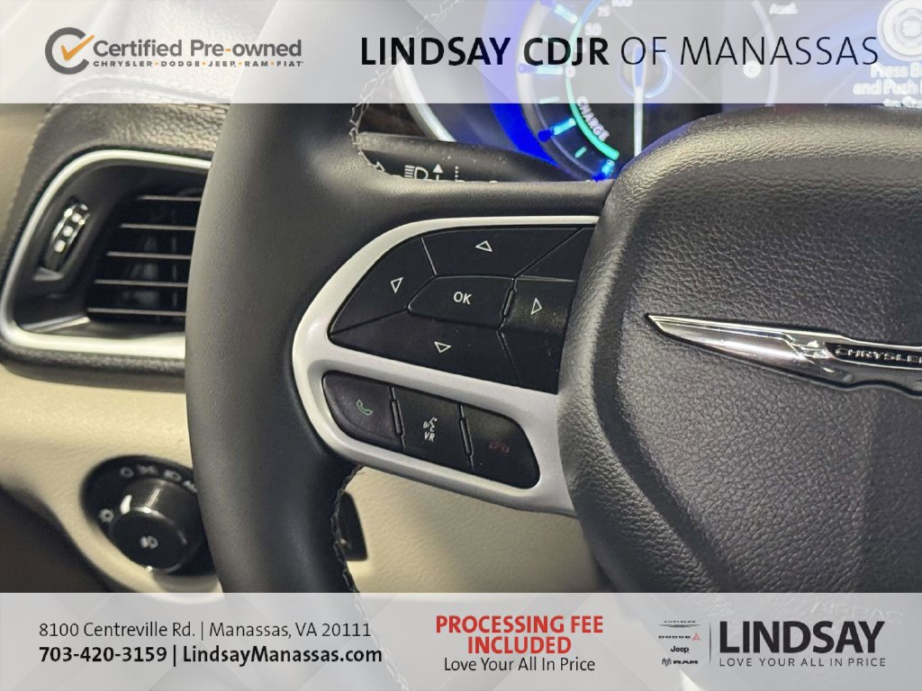 Used 2023 Chrysler Pacifica Limited FWD image 32