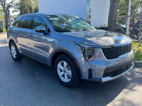 Certified 2025 Kia Sorento LX FWD image 10