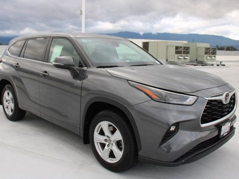Certified 2023 Toyota Highlander LE image 2