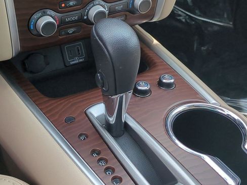 Used 2020 Nissan Pathfinder Platinum FWD image 28