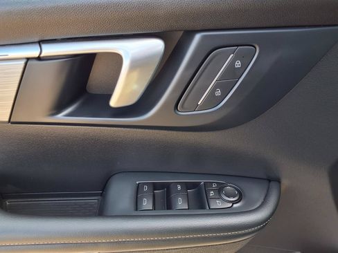 Used 2025 Buick Enclave Preferred AWD/4WD image 23