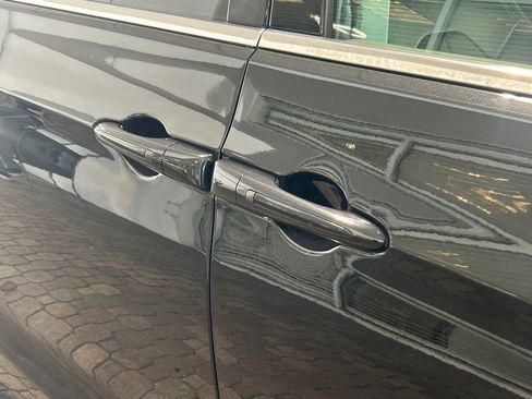 Used 2022 Chrysler Pacifica Touring-L image 19