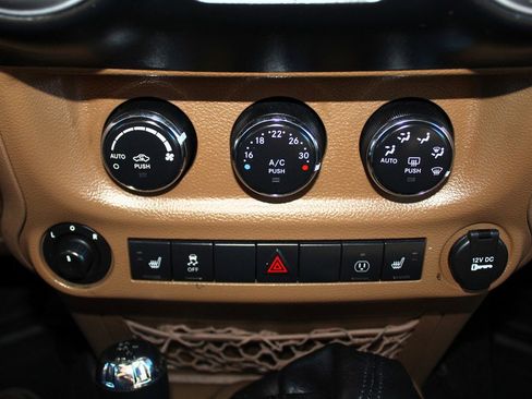 Used 2014 Jeep Wrangler Unlimited Rubicon w/ Max Tow Package image 16