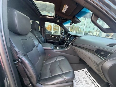 Used 2019 Cadillac Escalade Platinum image 12