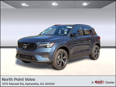 New 2026 Volvo XC40 B5 Core w/ Climate Package