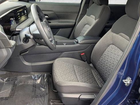 Certified 2025 Nissan Kicks SV image 15