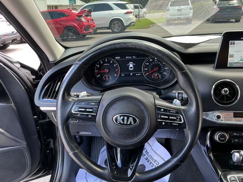 Used 2018 Kia Stinger Premium RWD image 22