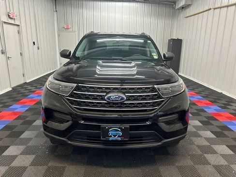 Used 2023 Ford Explorer XLT AWD/4WD image 7