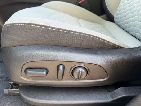 Used 2019 Chevrolet Equinox LS w/ LS Convenience Package image 18