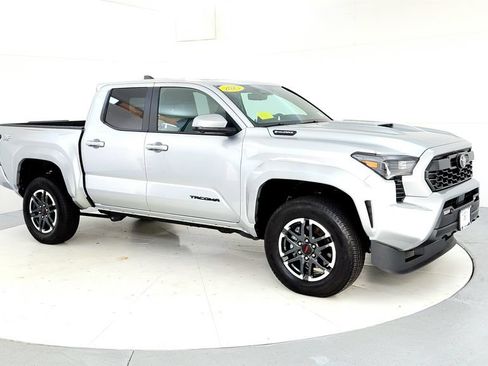 Used 2025 Toyota Tacoma TRD Sport w/ TRD Sport Premium Package AWD/4WD image 7