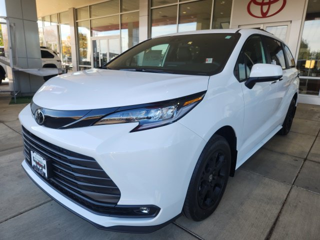 New 2026 Toyota Sienna XLE Woodland Edition AWD/4WD image 6