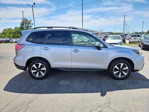 Used 2017 Subaru Forester 2.5i Premium w/ All-Weather Package AWD/4WD image 5