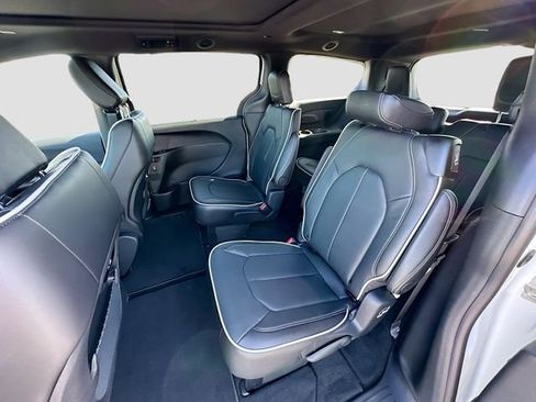 New 2026 Chrysler Pacifica Limited w/ S Appearance Package image 17