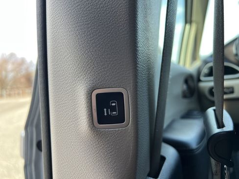 Used 2023 Chrysler Voyager LX image 25