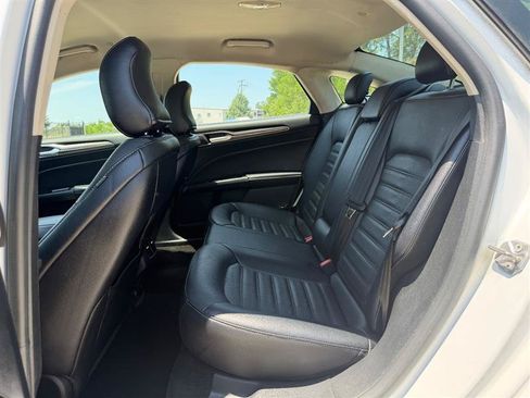 Used 2017 Ford Fusion SE w/ Equipment Group 602A FWD image 12