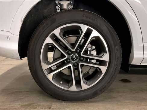 Certified 2025 Audi Q5 Premium w/ Convenience Package image 11